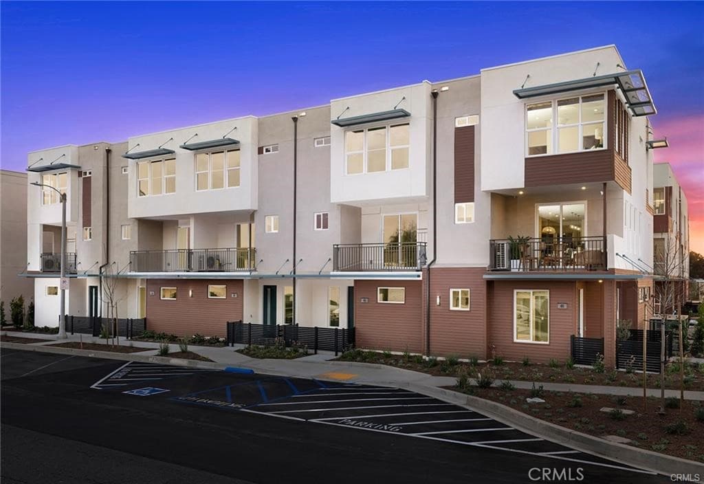Townhouse at 629 E Mission, Pomona — photo 2 of 12