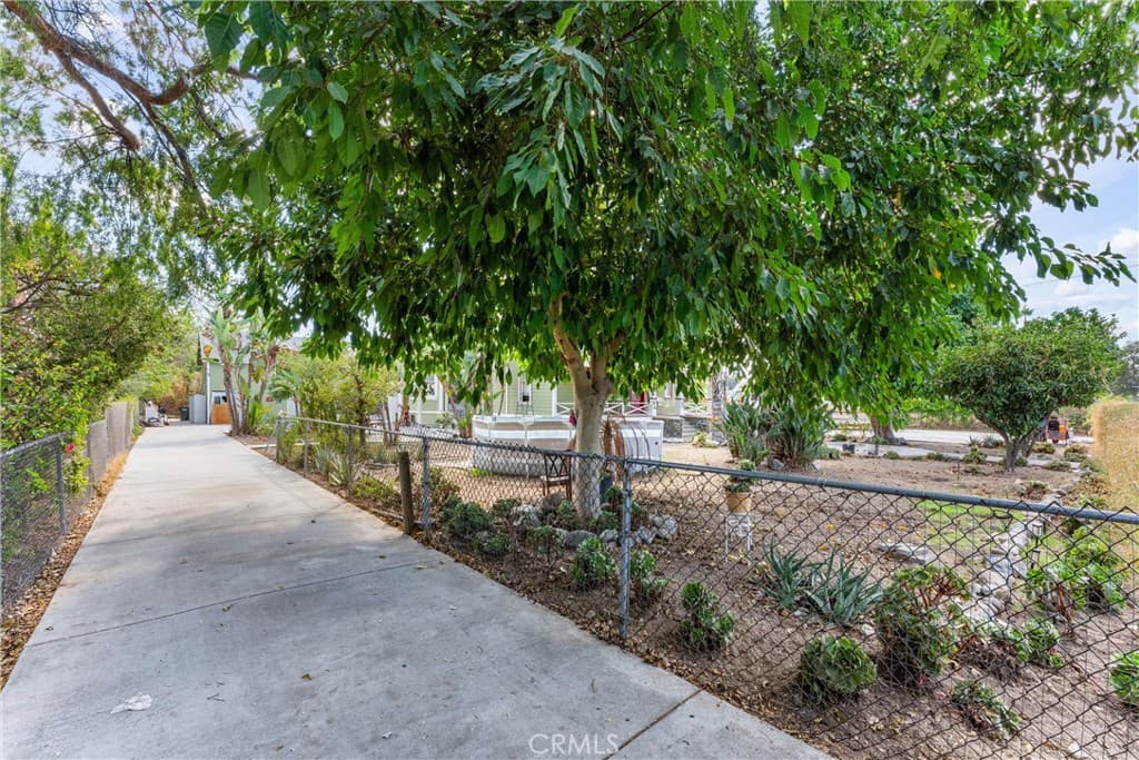 Home at 850 E Columbia, Pomona — photo 11 of 12