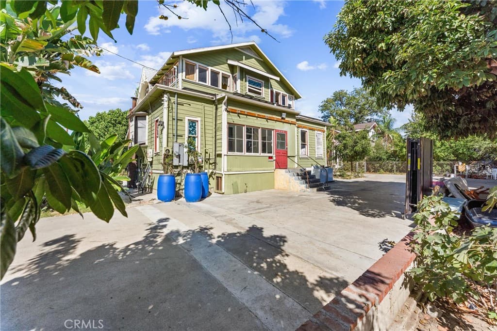 Home at 850 E Columbia, Pomona — photo 12 of 12
