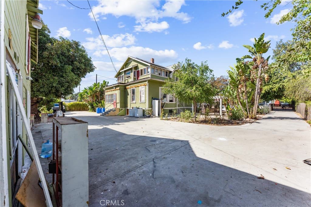 Home at 850 E Columbia, Pomona — photo 8 of 12