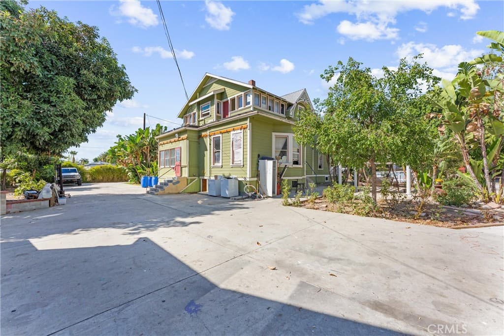 Home at 850 E Columbia, Pomona — photo 10 of 12