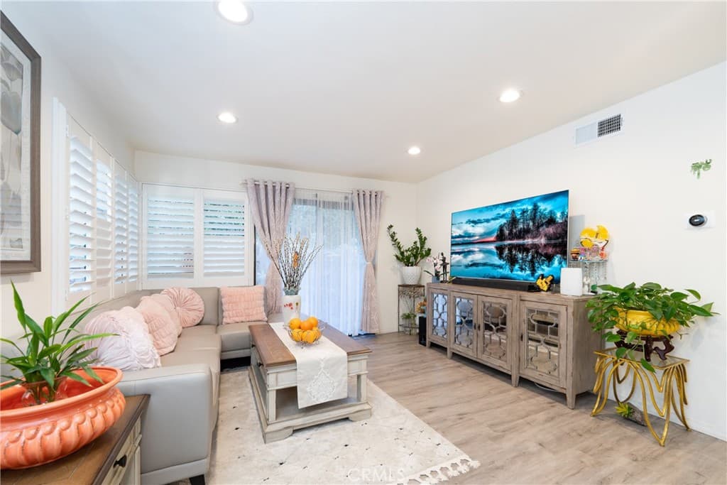 Condo at 22892 Hilton Head 285, Diamond Bar — photo 4 of 12