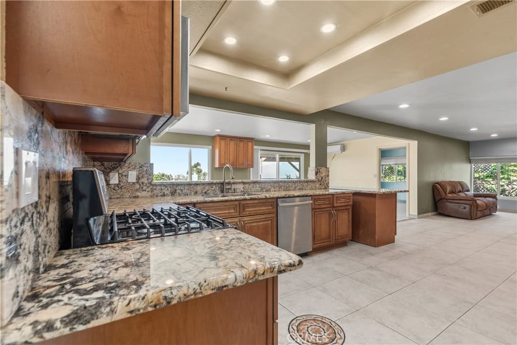 Home at 986 Calle Primavera, San Dimas — photo 12 of 12