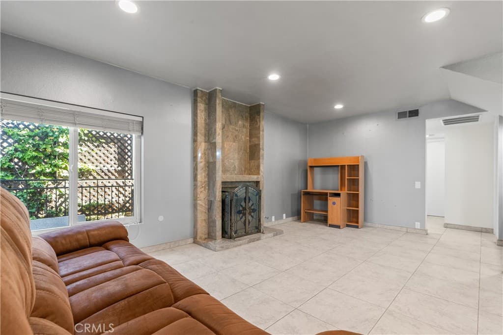 Home at 986 Calle Primavera, San Dimas — photo 9 of 12