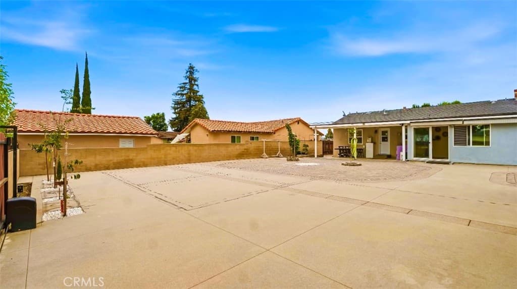 Home at 519 S Hollenbeck, West Covina — photo 4 of 12