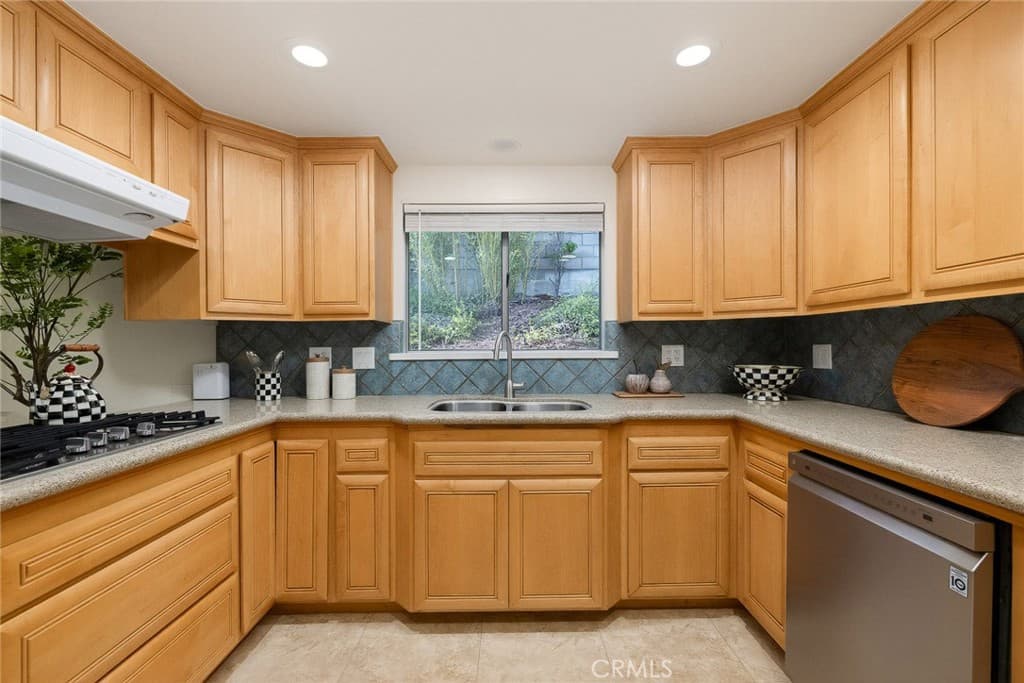 Home at 602 N Michillinda Avenue, Sierra Madre — photo 10 of 12