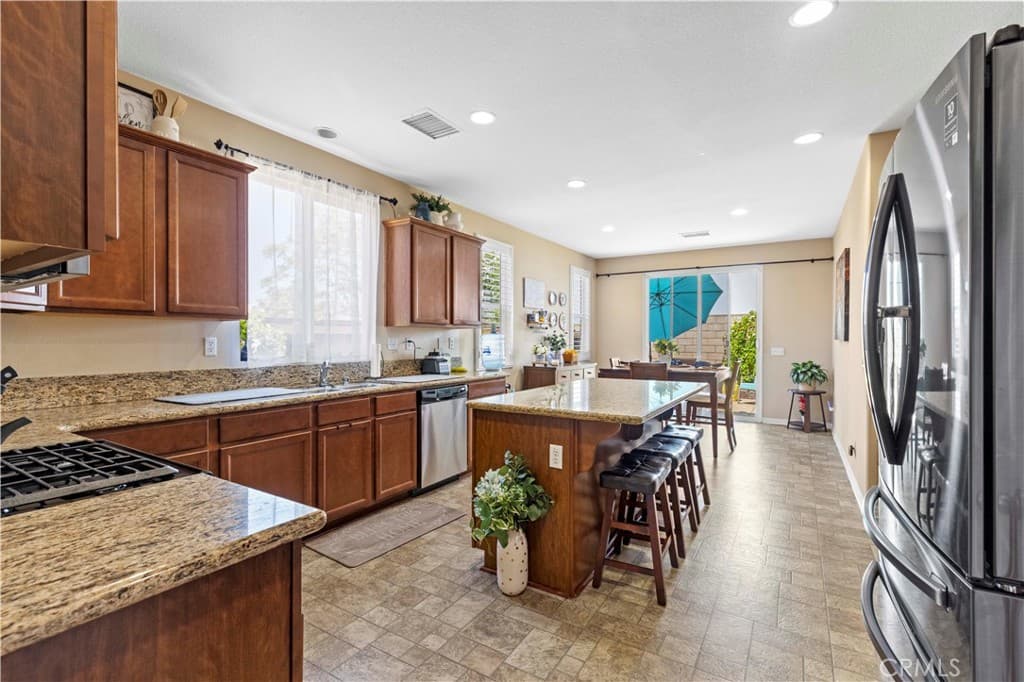 Home at 2723 Vine, Pomona — photo 10 of 12
