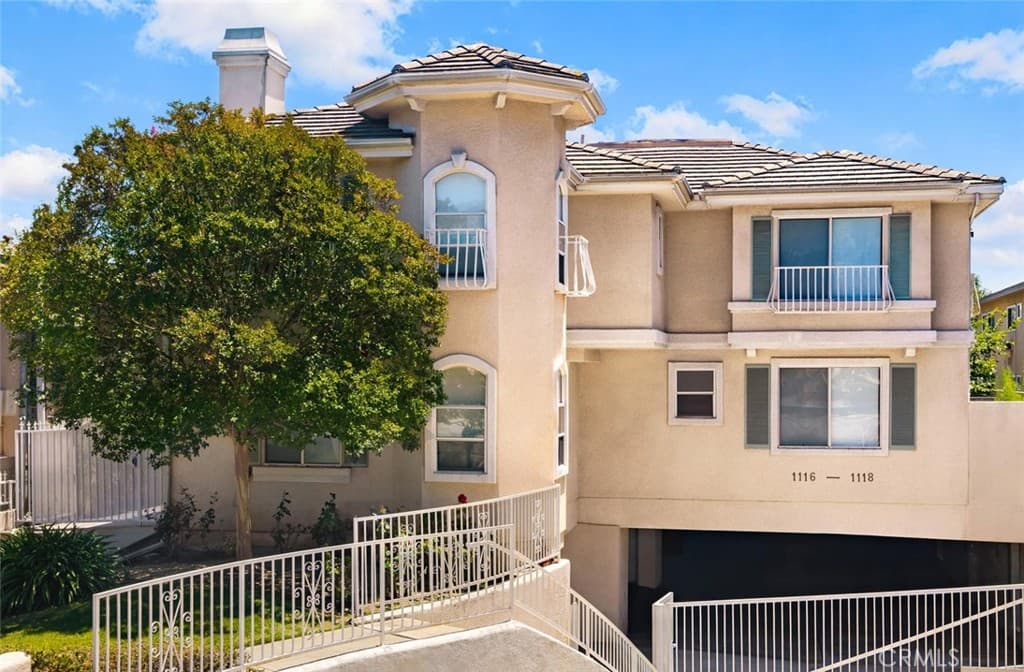 Townhouse at 1116 W Huntington Dr D, Arcadia — photo 1 of 12