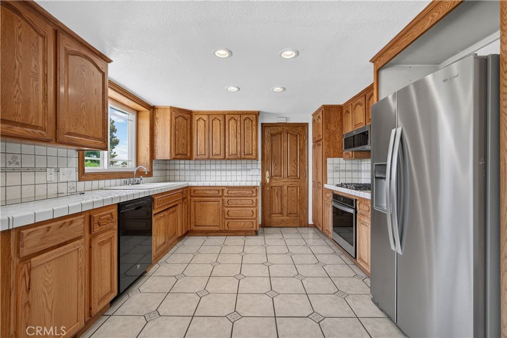 Home at 15637 Los Altos Drive, Hacienda Heights — photo 10 of 12