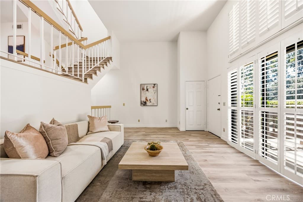 Townhouse at 1931 E Huntington Dr F, Duarte — photo 2 of 12