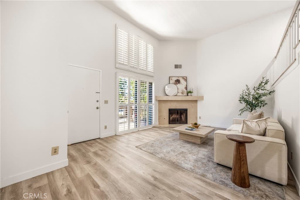 Townhouse at 1931 E Huntington Dr F, Duarte — photo 5 of 12