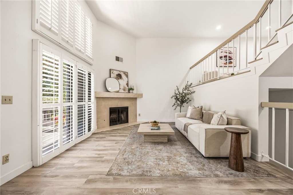 Townhouse at 1931 E Huntington Dr F, Duarte — photo 6 of 12