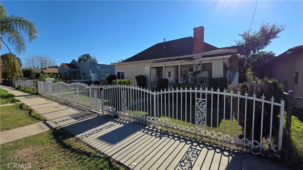 Home at 716 E 6th, Pomona — photo 1 of 12