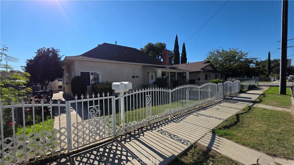 Home at 716 E 6th, Pomona — photo 3 of 12