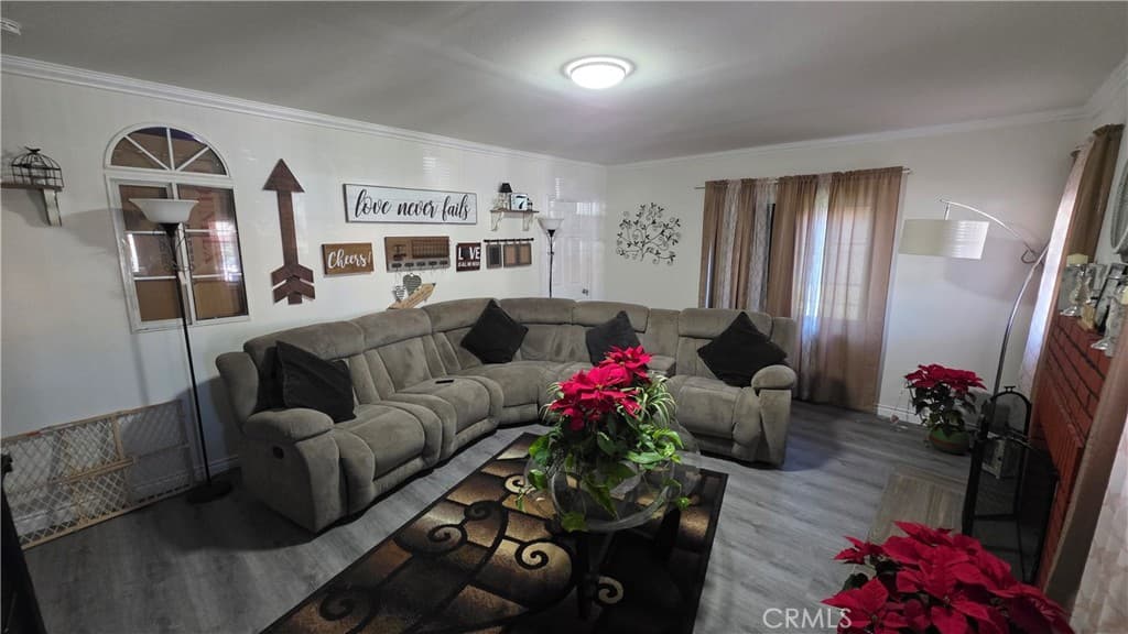 Home at 716 E 6th, Pomona — photo 4 of 12