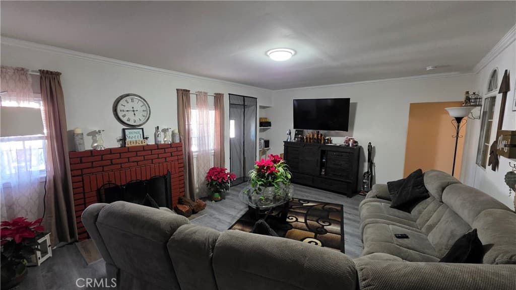 Home at 716 E 6th, Pomona — photo 5 of 12