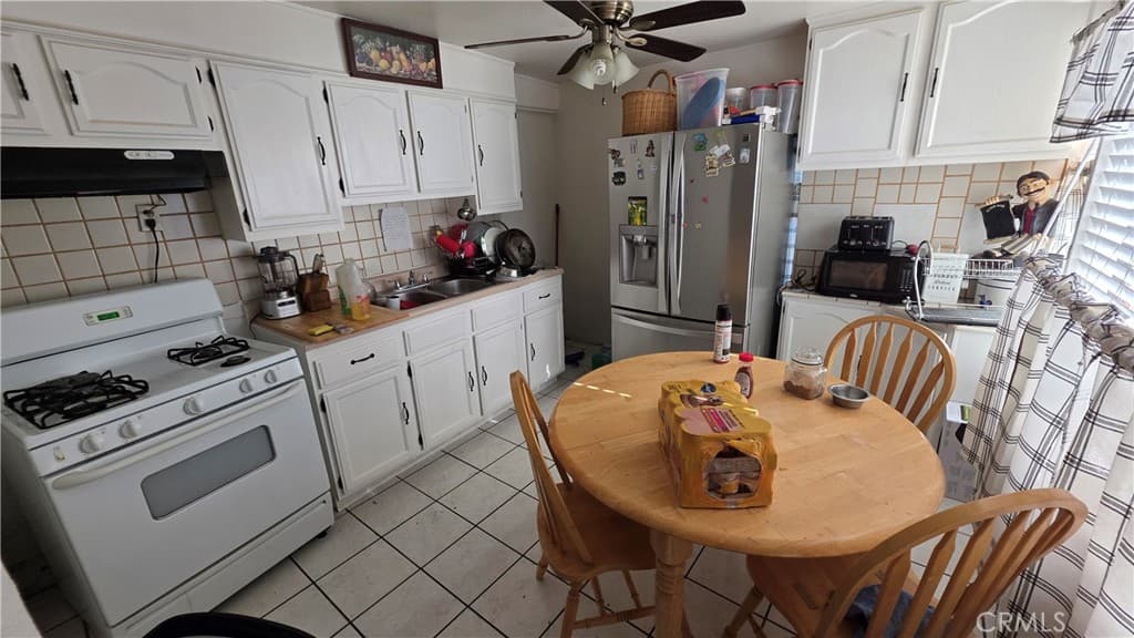 Home at 716 E 6th, Pomona — photo 7 of 12