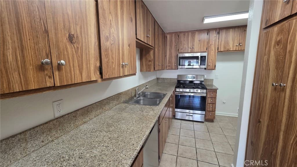 Townhouse at 1020 Golden Springs A, Diamond Bar — photo 8 of 12