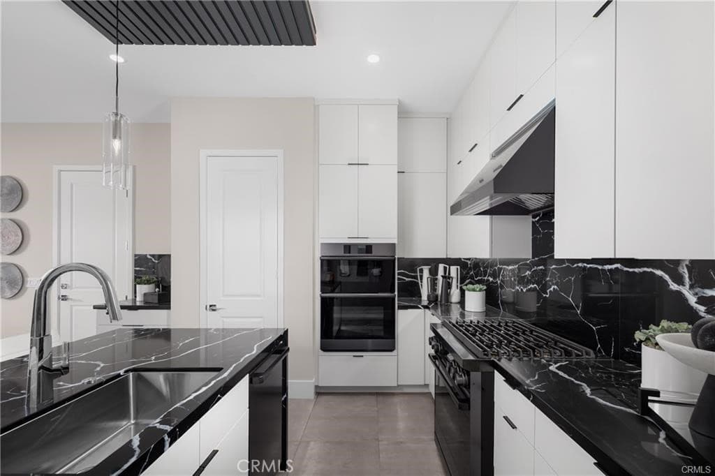 Home at 22081 Manarola, Walnut — photo 5 of 12