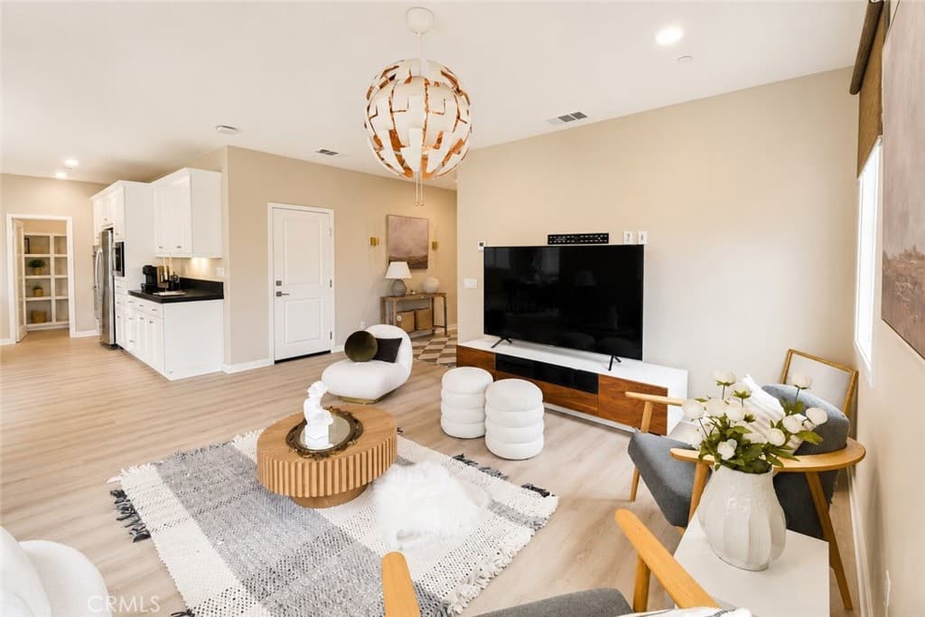 Home at 42 Gable Ct, Pomona — photo 4 of 12