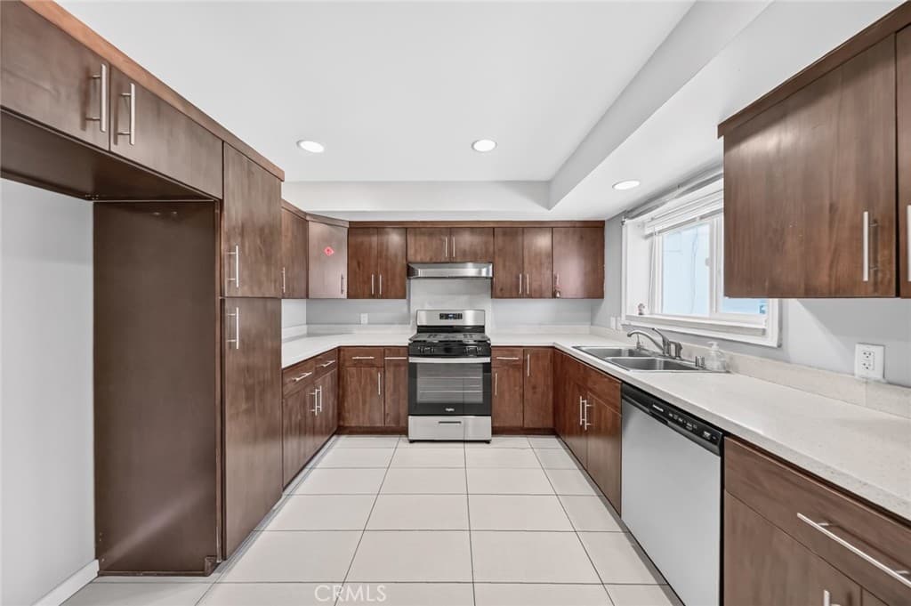 Condo at 1540 Greenport Avenue B, Rowland Heights — photo 2 of 12