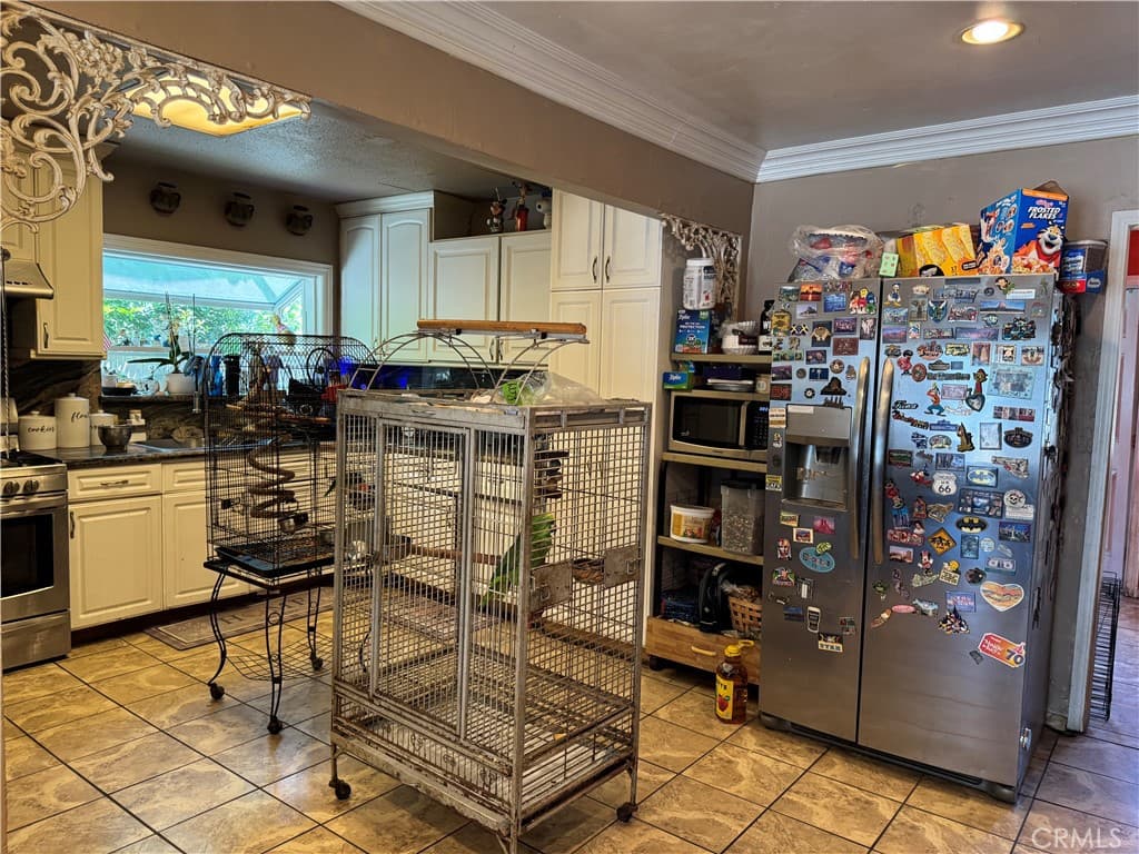 Home at 150 N Soldano, Azusa — photo 4 of 12