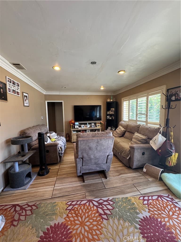 Home at 150 N Soldano, Azusa — photo 5 of 12