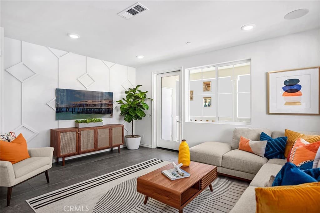Townhouse at 445 S Eleanor Street, Pomona — photo 4 of 12