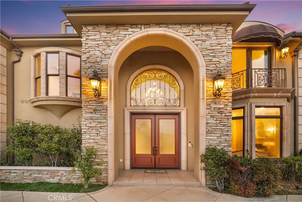 Home at 325 N Terrace View, Monrovia — photo 3 of 12