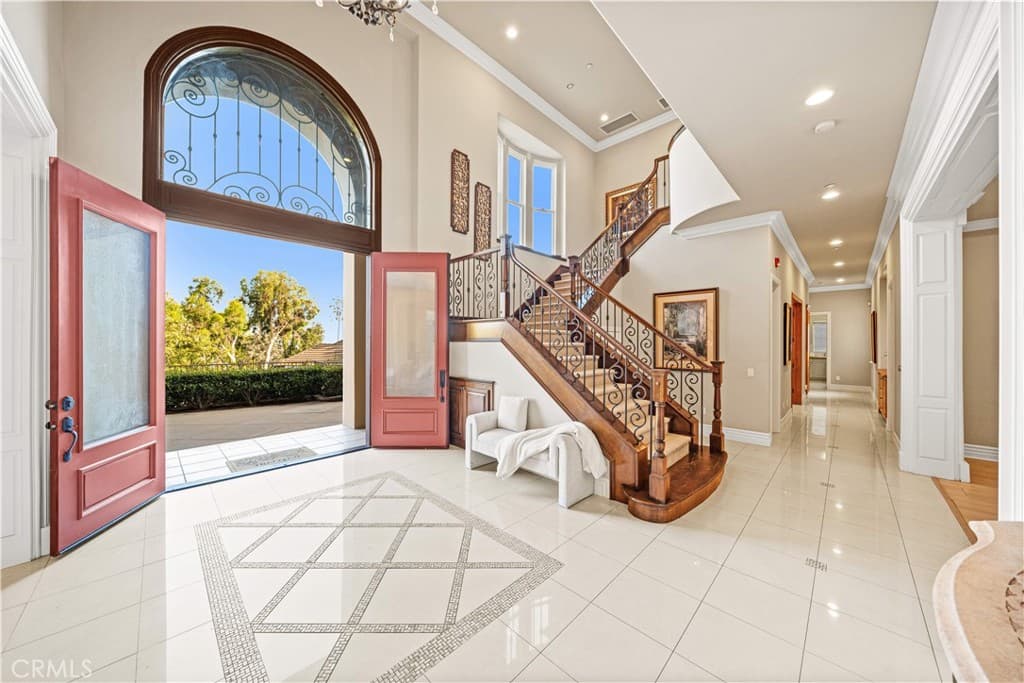 Home at 325 N Terrace View, Monrovia — photo 10 of 12