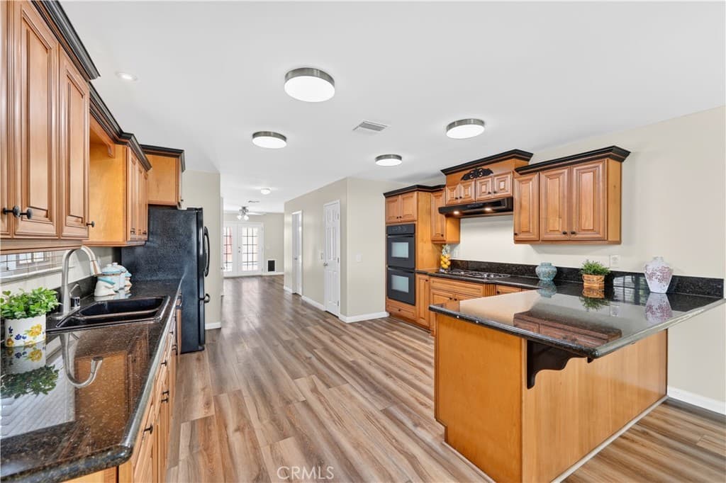 Home at 1725 3rd, La Verne — photo 11 of 12
