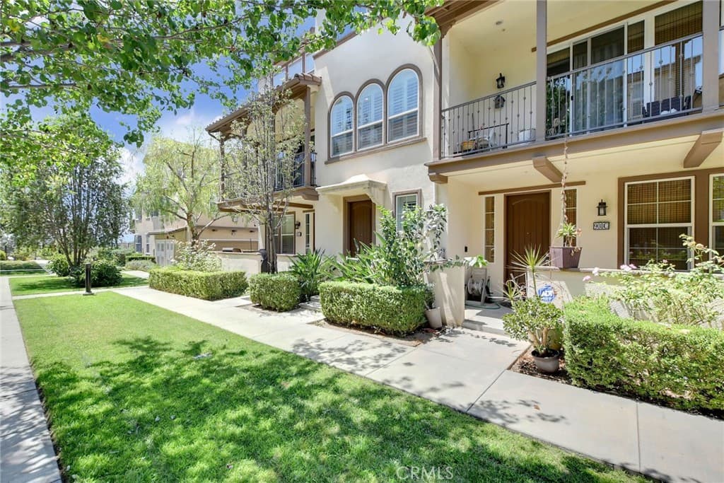 Condo at 908 N Botanica Lane B, Azusa — photo 2 of 12