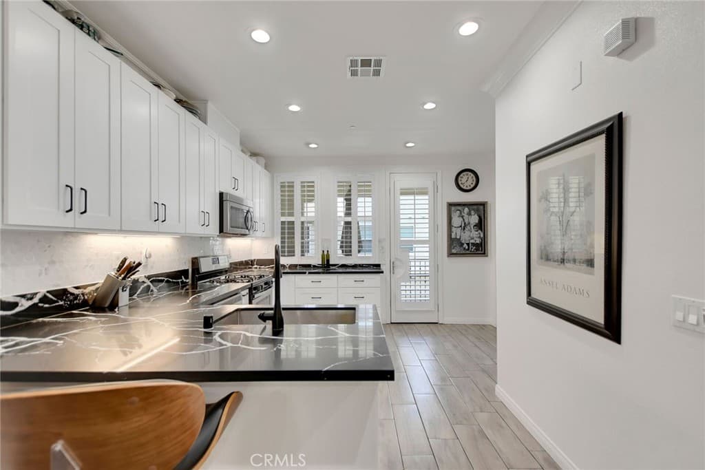 Condo at 908 N Botanica Lane B, Azusa — photo 12 of 12