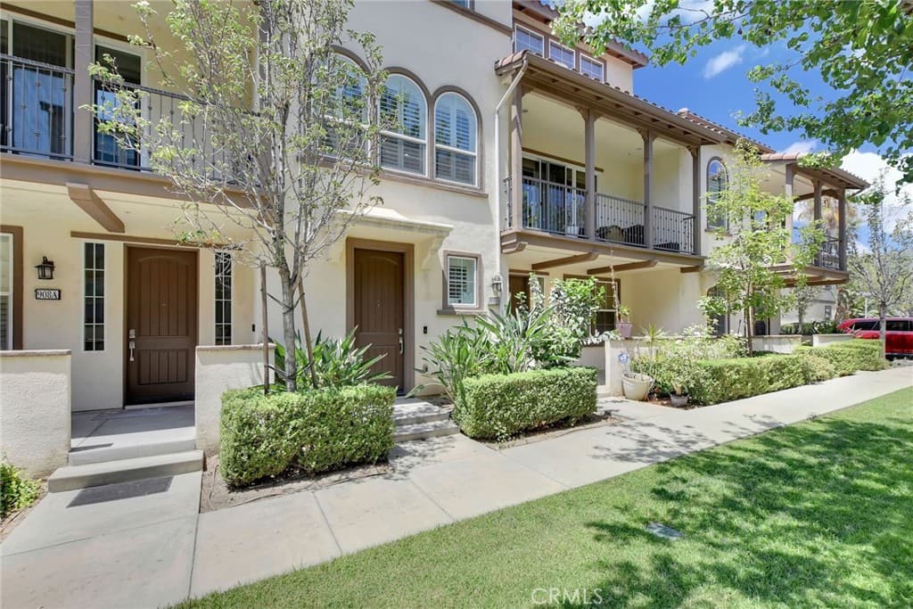 Condo at 908 N Botanica Lane B, Azusa — photo 3 of 12