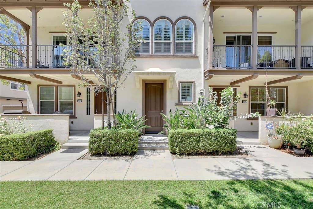 Condo at 908 N Botanica Lane B, Azusa — photo 4 of 12