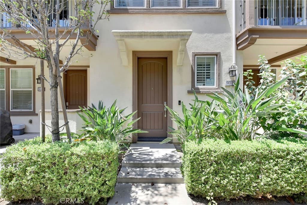 Condo at 908 N Botanica Lane B, Azusa — photo 5 of 12