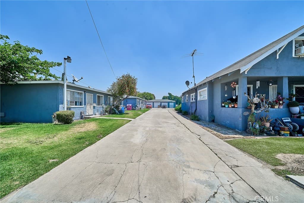 Commercial at 610 Fillmore, Pomona — photo 2 of 12