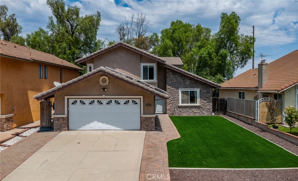 Home at 32 Rising Hill Road, Pomona — photo 1 of 12