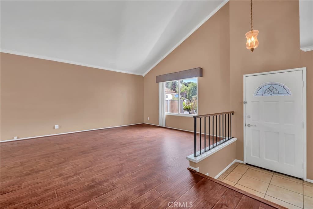Home at 32 Rising Hill Road, Pomona — photo 3 of 12