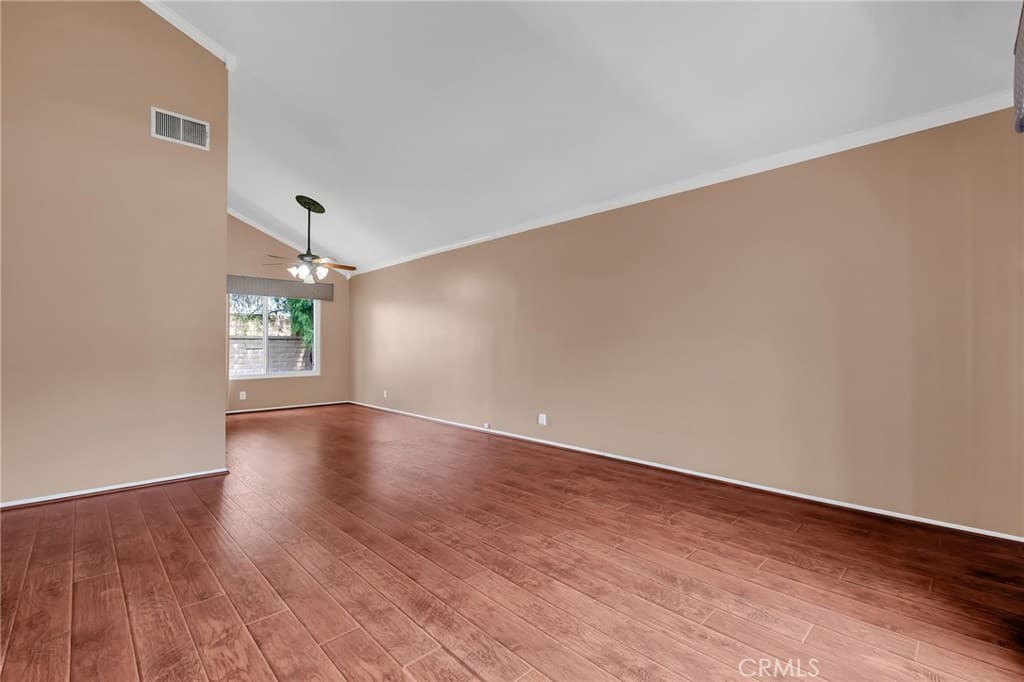 Home at 32 Rising Hill Road, Pomona — photo 4 of 12