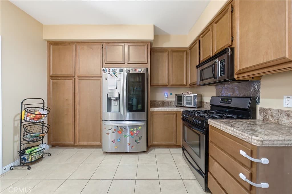 Home at 658 E. Phillips Boulevard, Pomona — photo 11 of 12