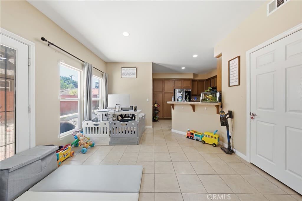 Home at 658 E. Phillips Boulevard, Pomona — photo 7 of 12