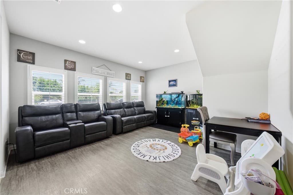 Home at 658 E. Phillips Boulevard, Pomona — photo 8 of 12