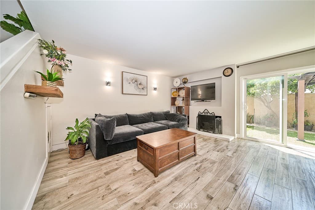 Townhouse at 874 Northwood, Pomona — photo 6 of 12