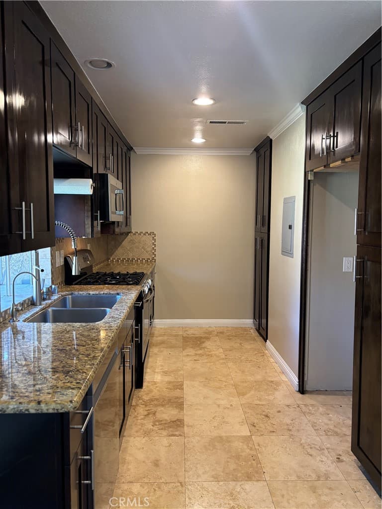 Townhouse at 214 Teague Drive, San Dimas — photo 4 of 12