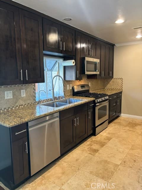Townhouse at 214 Teague Drive, San Dimas — photo 5 of 12