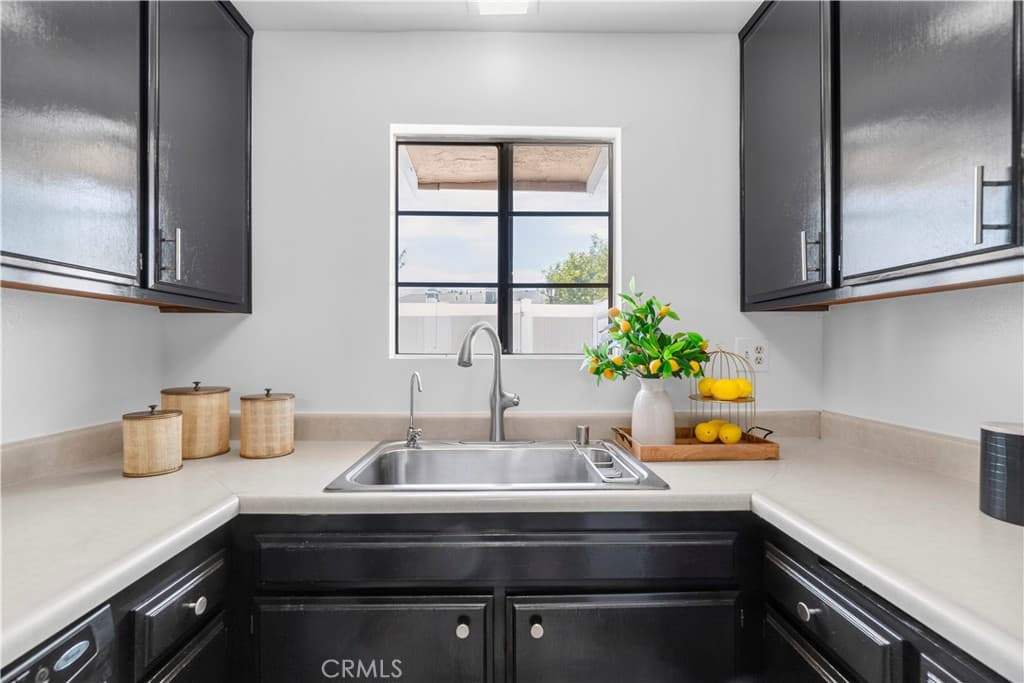 Townhouse at 162 Greenbriar, La Puente — photo 7 of 12