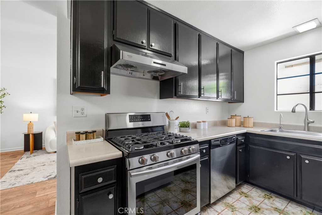 Townhouse at 162 Greenbriar, La Puente — photo 9 of 12