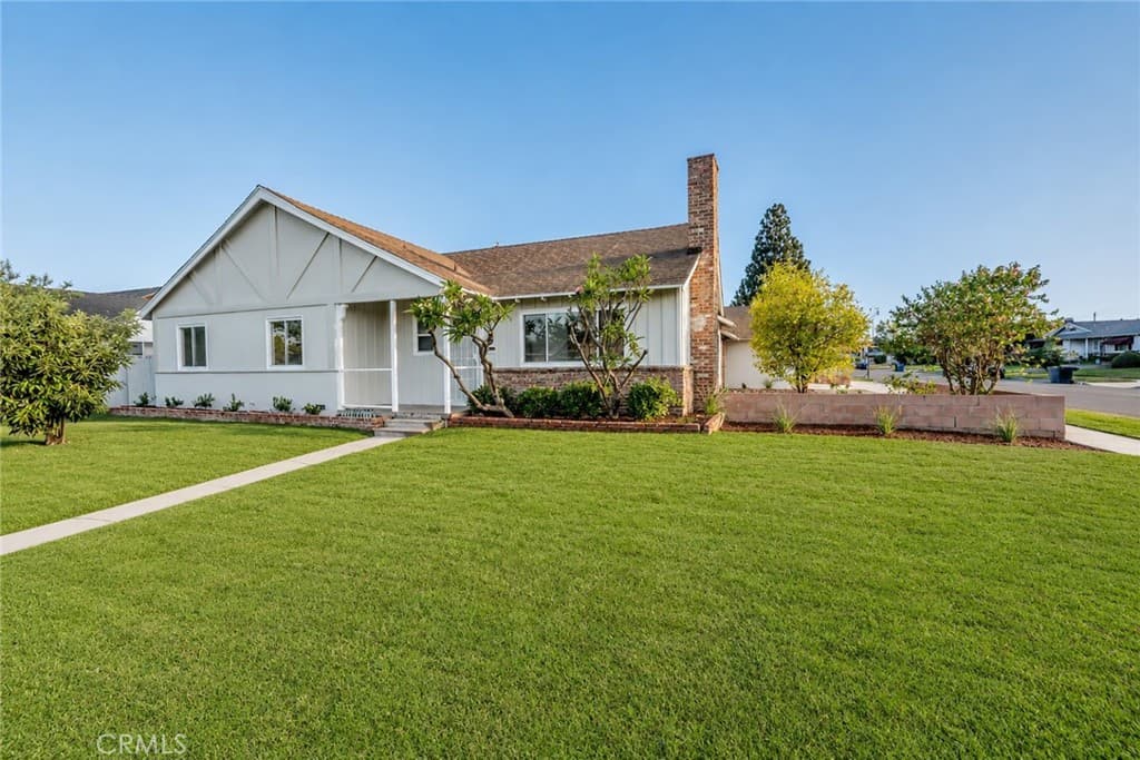 Home at 565 E Benbow Street, Covina — photo 1 of 12