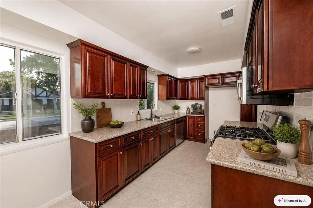 Home at 565 E Benbow Street, Covina — photo 9 of 12